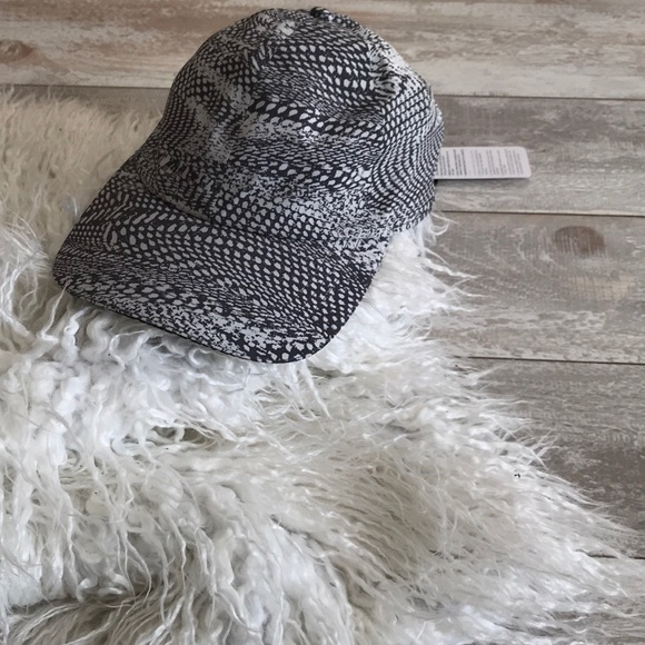 NWT lululemon baller hat - Picture 6 of 6